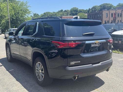 Mosaic Black Metallic 2024 Chevrolet Traverse LT Leather