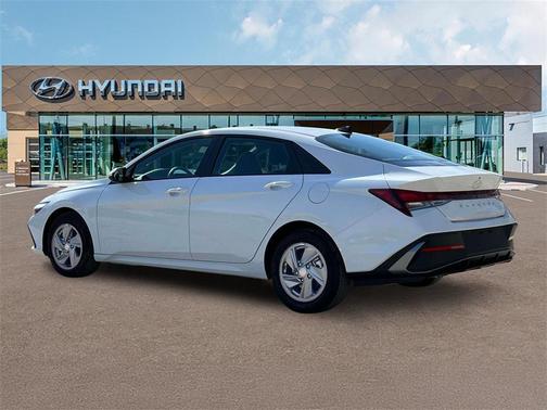 2025 Hyundai ELANTRA SE