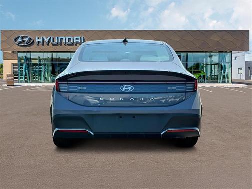 2025 Hyundai SONATA SE