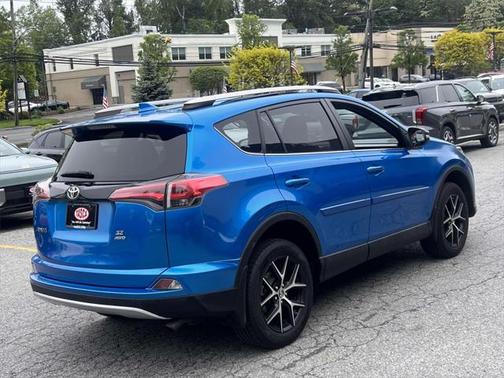 2017 Toyota RAV4 SE