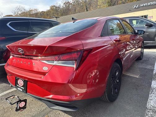 2022 Hyundai ELANTRA SEL