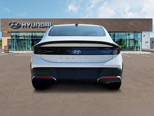 2025 Hyundai SONATA SE