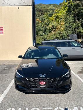 Onyx Black 2023 Hyundai ELANTRA SE