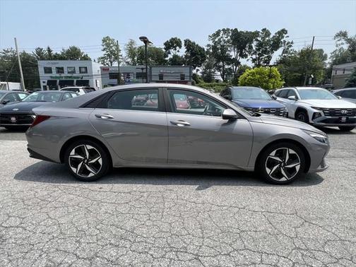 2022 Hyundai ELANTRA SEL