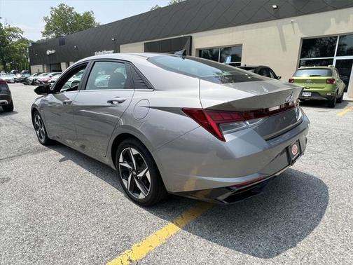 2022 Hyundai ELANTRA SEL