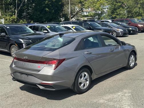 2023 Hyundai ELANTRA SE