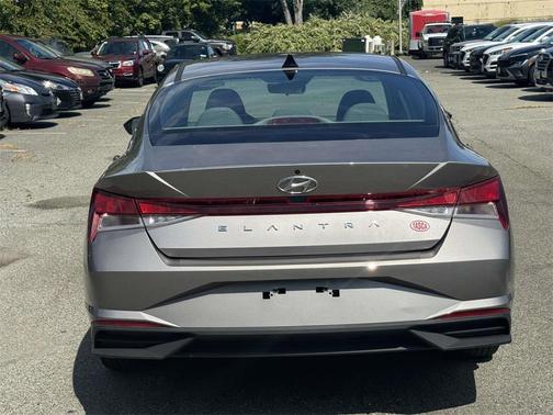 2023 Hyundai ELANTRA SE