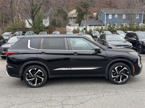 2022 Mitsubishi Outlander SE