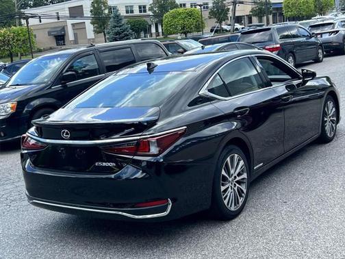 2019 Lexus ES 300h Base