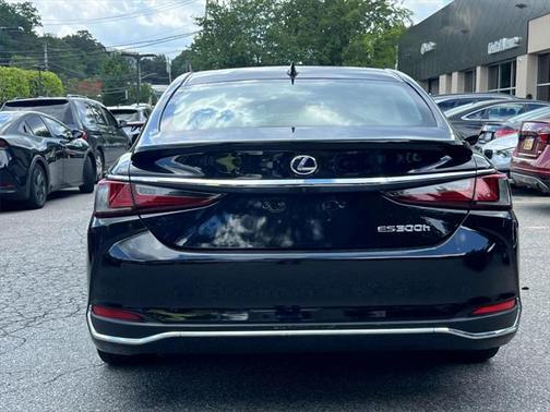2019 Lexus ES 300h Base