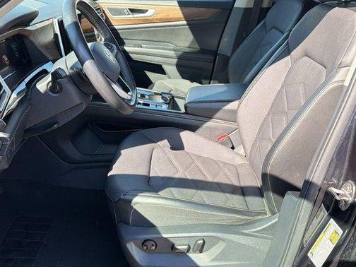 2024 Volkswagen Atlas 2.0T SE w/Technology 4MOTION