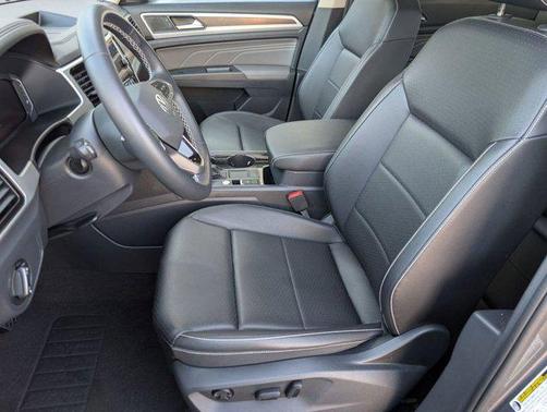2023 Volkswagen Atlas 3.6L SE w/Technology
