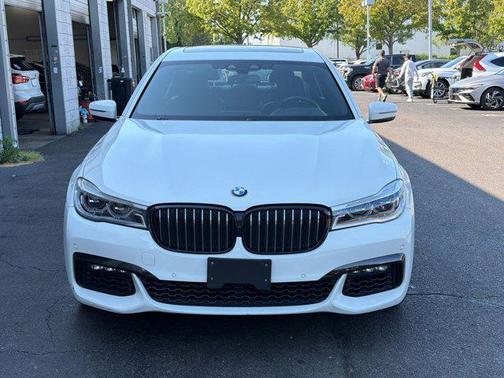 Alpine White 2019 BMW 750 I