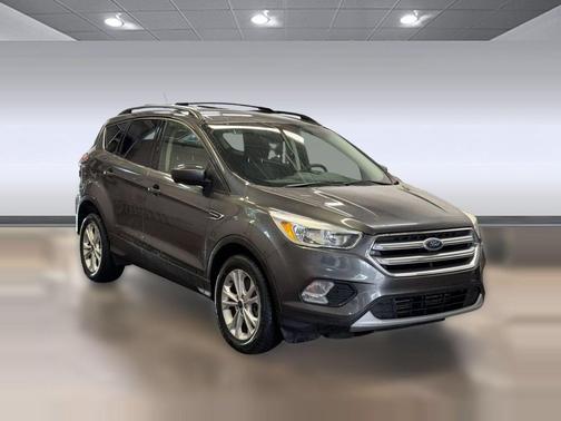 Magnetic Metallic 2017 Ford Escape SE