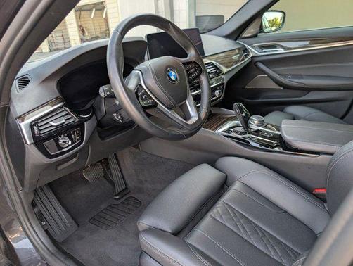 2021 BMW 530 530i