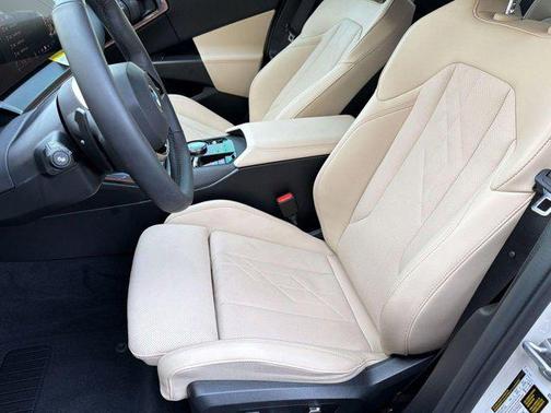 Mineral White Metallic 2025 BMW X3 30 xDrive