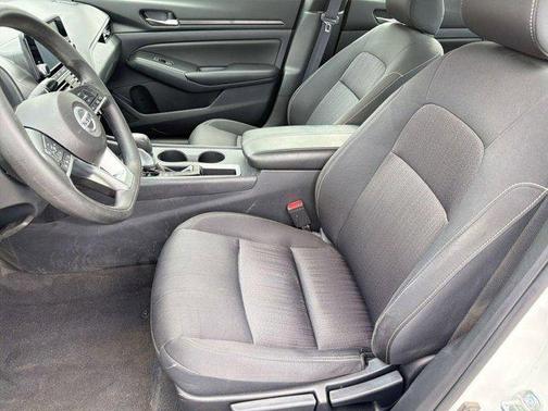 Glacier White 2022 Nissan Altima S FWD