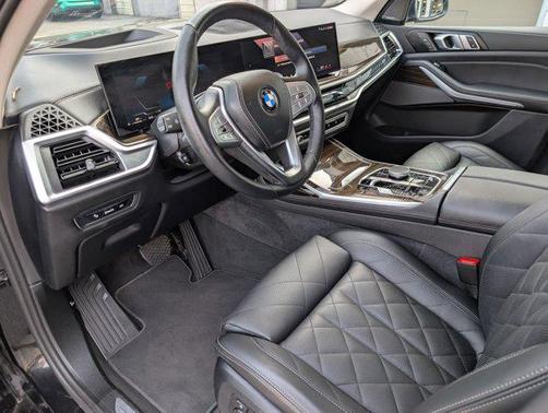 2025 BMW X7 xDrive40i