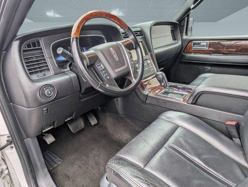 2015 Lincoln Navigator Base