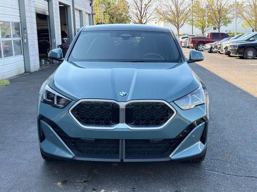 Cape York Green Metallic 2025 BMW X2 xDrive28i