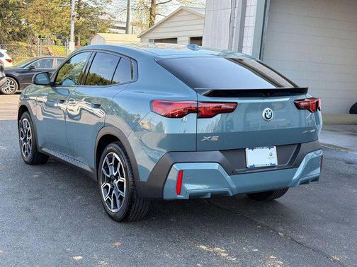 Cape York Green Metallic 2025 BMW X2 xDrive28i