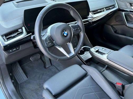 Cape York Green Metallic 2025 BMW X2 xDrive28i