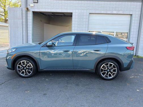 Cape York Green Metallic 2025 BMW X2 xDrive28i