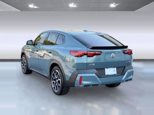 Cape York Green Metallic 2025 BMW X2 xDrive28i