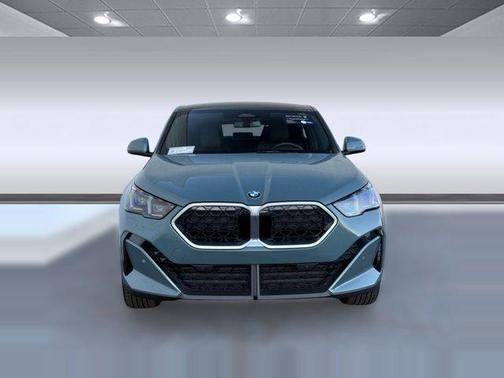 Cape York Green Metallic 2025 BMW X2 xDrive28i