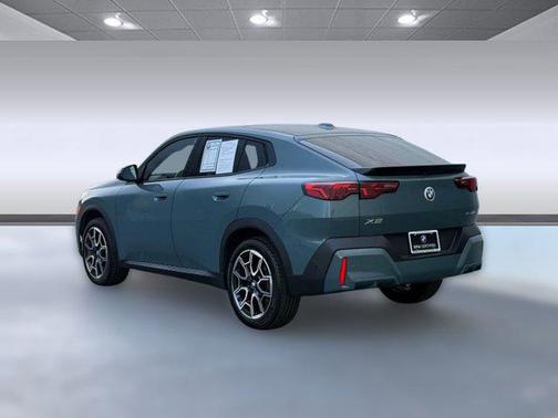 Cape York Green Metallic 2025 BMW X2 xDrive28i