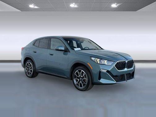 Cape York Green Metallic 2025 BMW X2 xDrive28i