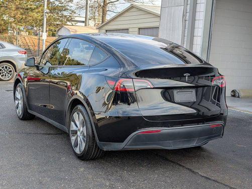 2021 Tesla Model Y Standard Range Rear-Wheel Drive