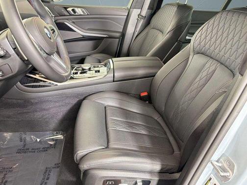 Brooklyn Grey Metallic 2025 BMW X7 M60i
