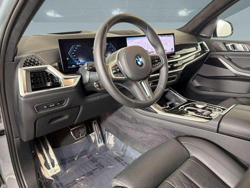Brooklyn Grey Metallic 2025 BMW X7 M60i