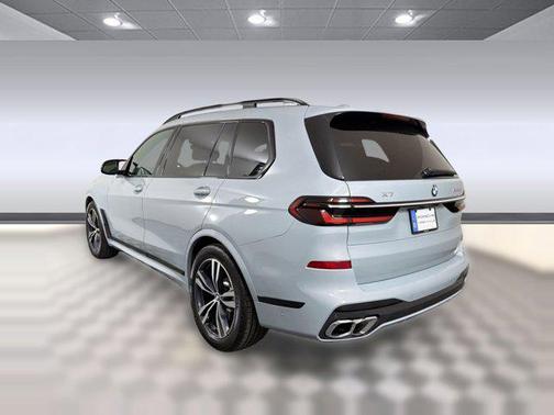 Brooklyn Grey Metallic 2025 BMW X7 M60i