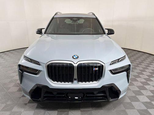 Brooklyn Grey Metallic 2025 BMW X7 M60i