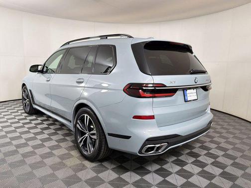 Brooklyn Grey Metallic 2025 BMW X7 M60i