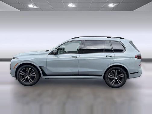 Brooklyn Grey Metallic 2025 BMW X7 M60i