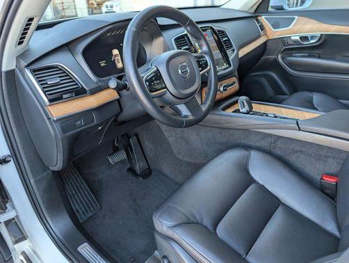 2024 Volvo XC90 B5 Plus Bright Theme