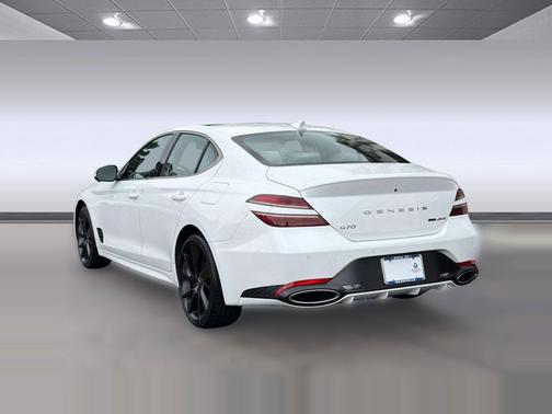 Uyuni White 2023 Genesis G70 3.3T AWD