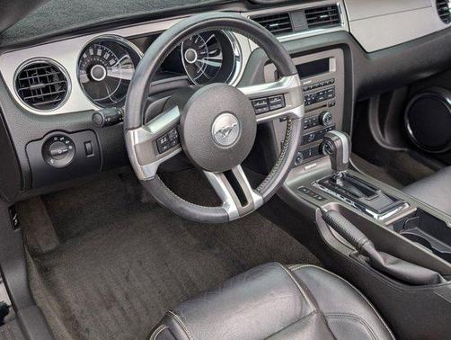 2014 Ford Mustang V6