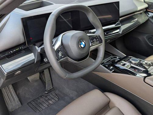 2025 BMW 530 530i