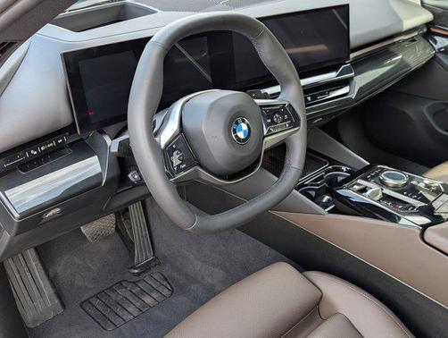 2025 BMW 530 530i