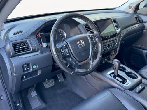 Lunar Silver Metallic 2018 Honda Pilot EX-L
