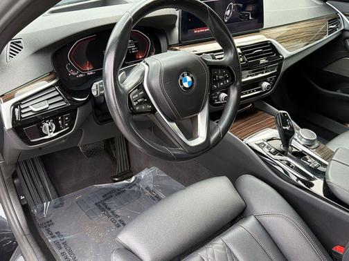 Black 2021 BMW 530 530i