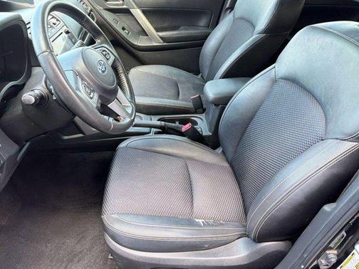 Crystal Black Silica 2018 Subaru Forester 2.5i Premium Black Edition