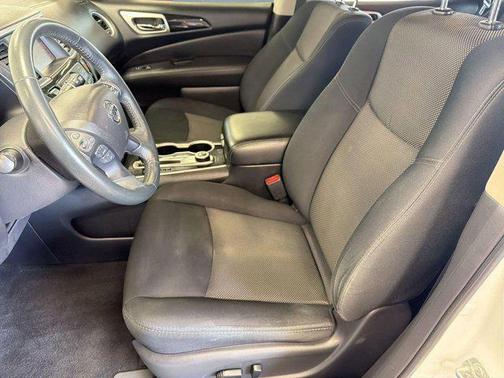 2018 Nissan Pathfinder SV