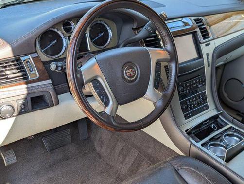 2013 Cadillac Escalade Platinum Edition