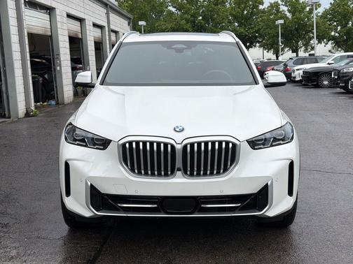 Mineral White Metallic 2026 BMW X5 sDrive40i