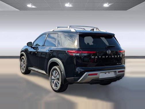 2023 Nissan Pathfinder SL 4WD